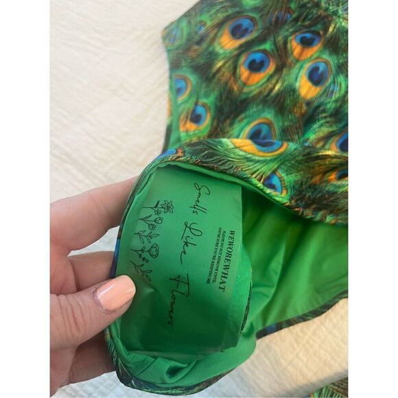 WeWoreWhat BELTED PLUNGE ONE-PIECE IN GREEN New - Picture 7 of 7